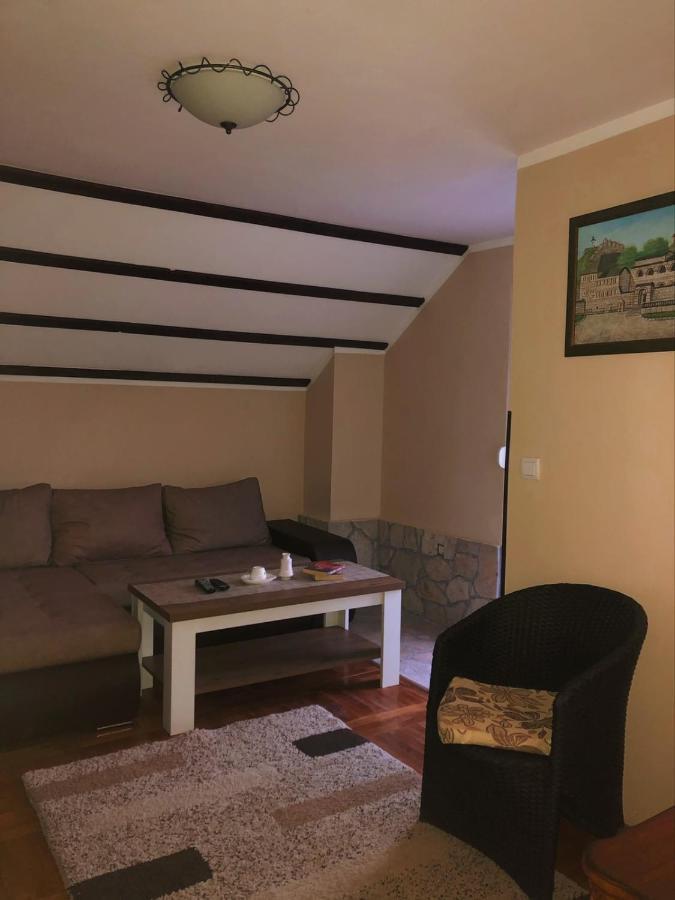סטינג'ה Vikendica,Bungalovi Lipska Pecina מראה חיצוני תמונה