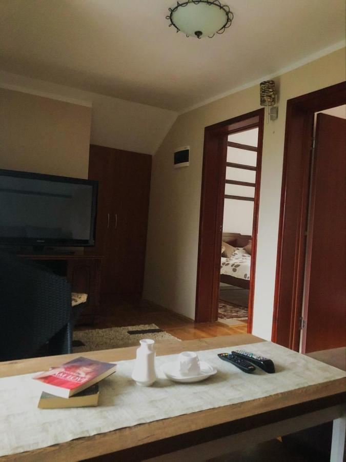 סטינג'ה Vikendica,Bungalovi Lipska Pecina מראה חיצוני תמונה