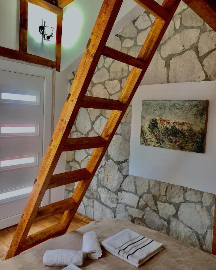 סטינג'ה Vikendica,Bungalovi Lipska Pecina מראה חיצוני תמונה