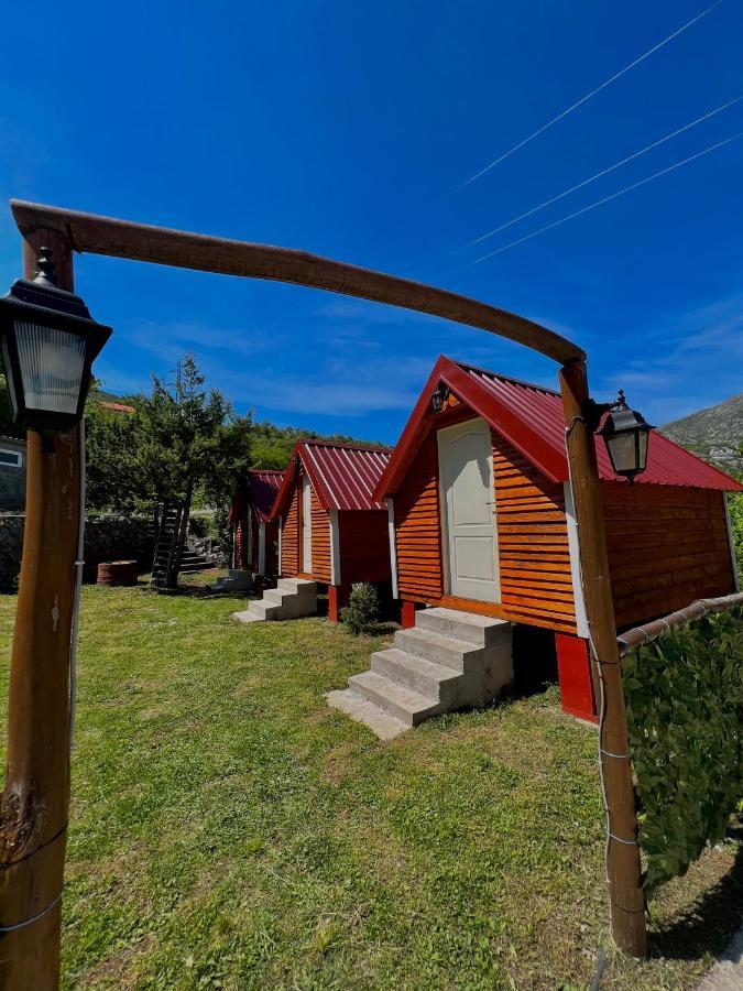 סטינג'ה Vikendica,Bungalovi Lipska Pecina מראה חיצוני תמונה