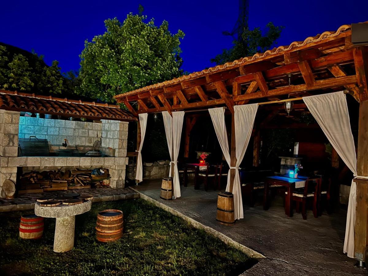 סטינג'ה Vikendica,Bungalovi Lipska Pecina מראה חיצוני תמונה